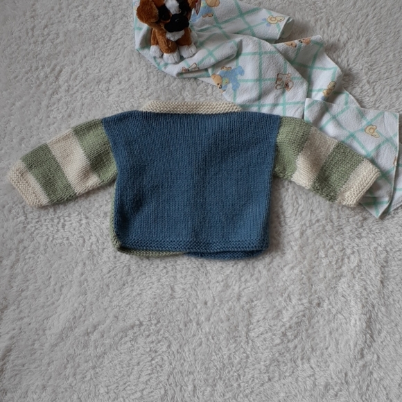 Babies Hand-Made Green, Blue and Cream Sweater No Size or Brand Tags - Picture 4 of 7